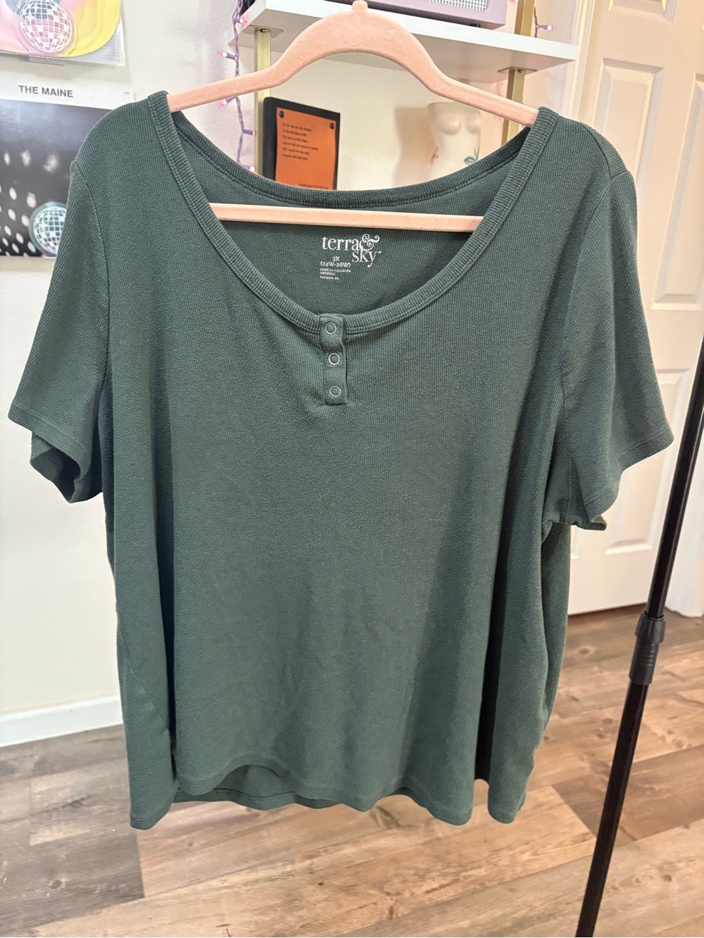 Terra & Sky Women's Short-Sleeve Scoop Neck Top in Dark Green